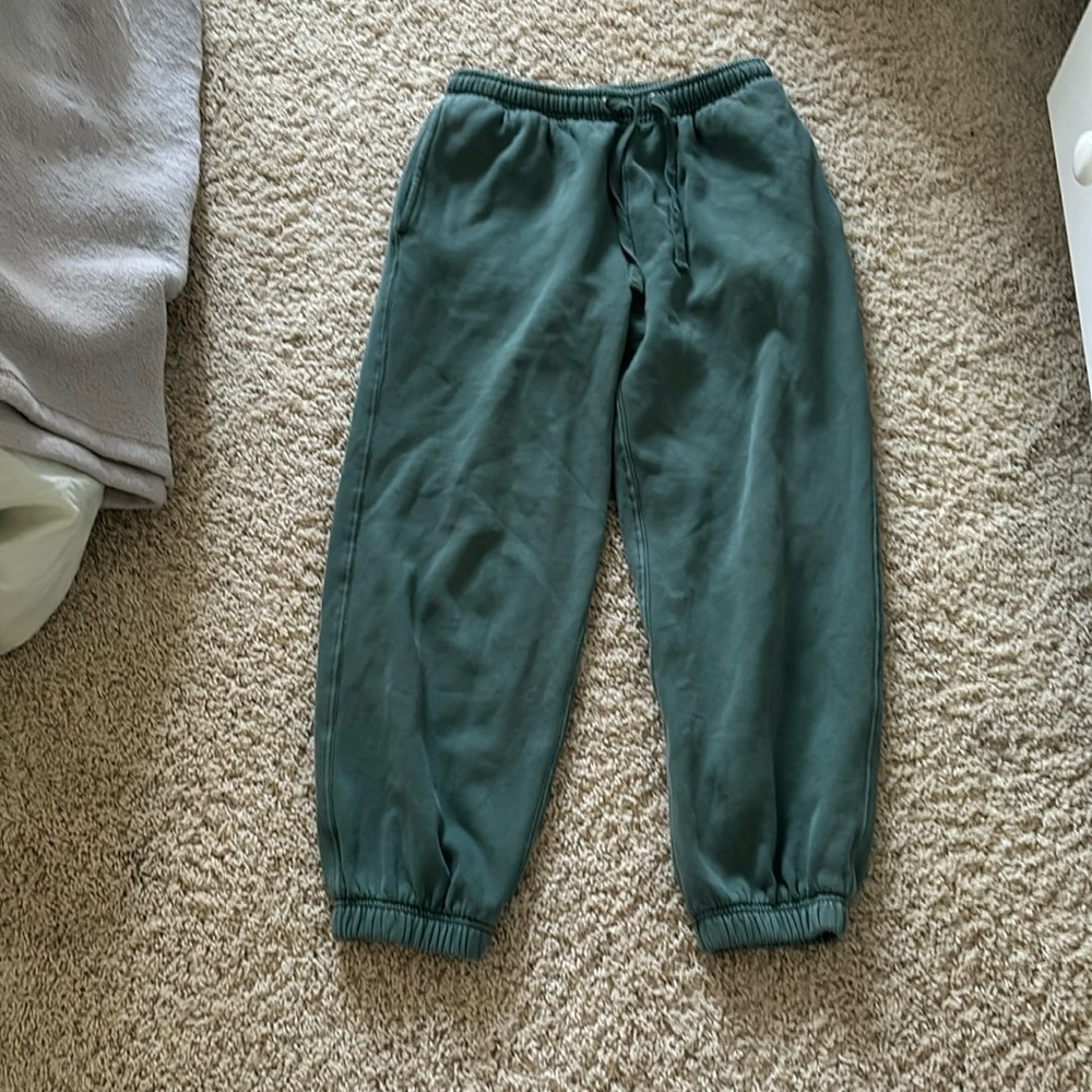 i’m 5’2 and these fit me